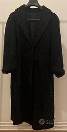 Pelliccia dì astrakan di alta sartoria