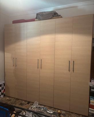 armadio legno chiaro