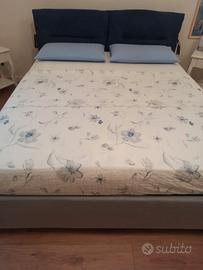 Letto matrimoniali in tessuto 