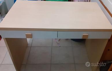 Scrivania e libreria in buono stato