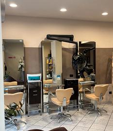 Arredamento completo per salone di acconciature