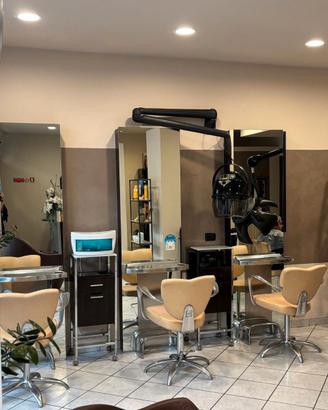 Arredamento completo per salone di acconciature