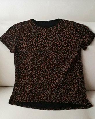 T-shirt girocollo con stampa leopardata