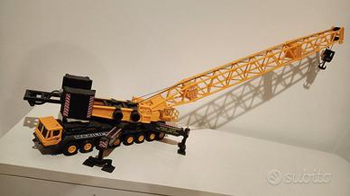 modellino gru edile su ruote 