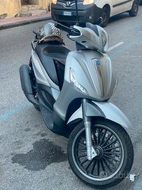Beverly 300 s