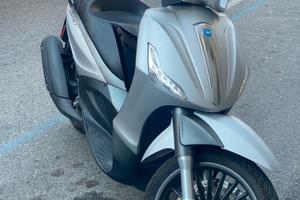 Beverly 300 s