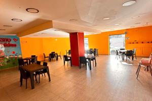 Locale con ampio spazio esterno x varie attività