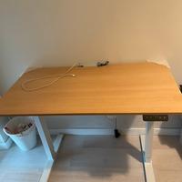 Scrivania elettrica regolabile in altezza