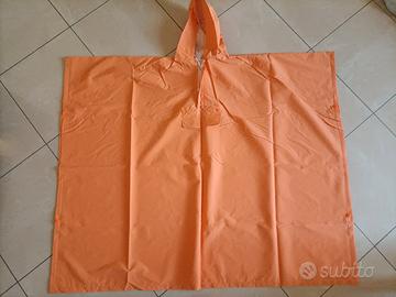 Poncho in PVC pesante. Con cappuccio 