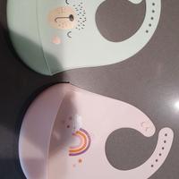 Coppia di bavaglini in silicone e posatine