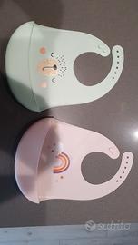 Coppia di bavaglini in silicone e posatine