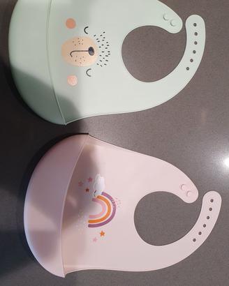 Coppia di bavaglini in silicone e posatine