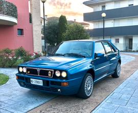 Lancia delta blu lagos 1994