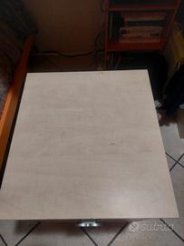 Comodino per letto con 3 cassetti spaziosi