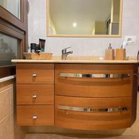 Mobile bagno sospeso con lavabo