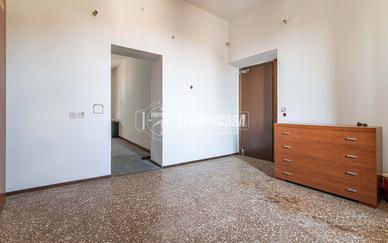 GUANZATE - TRILOCALE SU PIÙ LIVELLI DA RISTRUTTURA