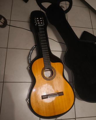 Chitarra classica elettrica
