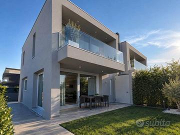 Villa di 150 m² con 5 locali e box auto a Albignas