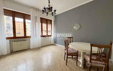 Trilocale al primo piano in zona comoda ai servizi