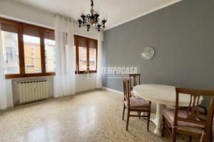 Trilocale al primo piano in zona comoda ai servizi