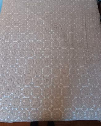 Copriletto ad uncinetto fatto a mano 240×260