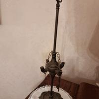 N. 1 Lampada a olio in ottone a quattro luci