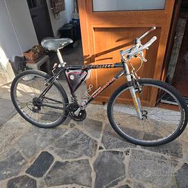 bicicletta MTB Specialized Hardrock