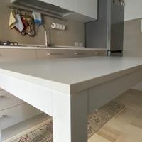 Tavolo in legno bianco estendibile