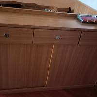 Mobiletto con ante scorrevoli