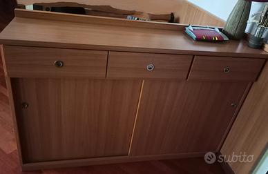 Mobiletto con ante scorrevoli