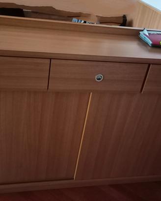 Mobiletto con ante scorrevoli