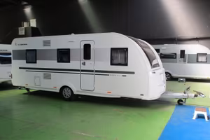 Adria Adora 573PT molto spaziosa, 7 posti e mover