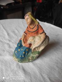 statuina donna con pecora in gesso 800