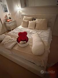Letto matrimoniale pelle bianca