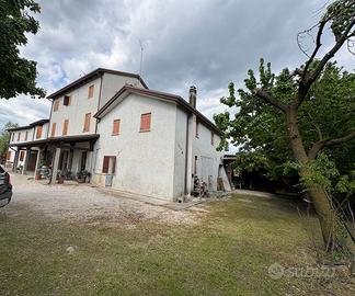 CONEGLIANO porzione con giardino di 1117MQ C405