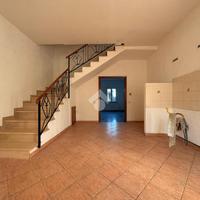 CASA SEMINDIPENDENTE A FOSSATO DI VICO