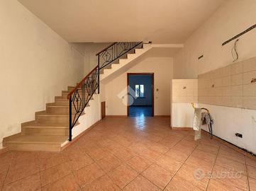 CASA SEMINDIPENDENTE A FOSSATO DI VICO