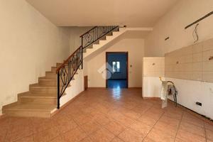 CASA SEMINDIPENDENTE A FOSSATO DI VICO