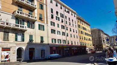 MAGAZZINO A GENOVA