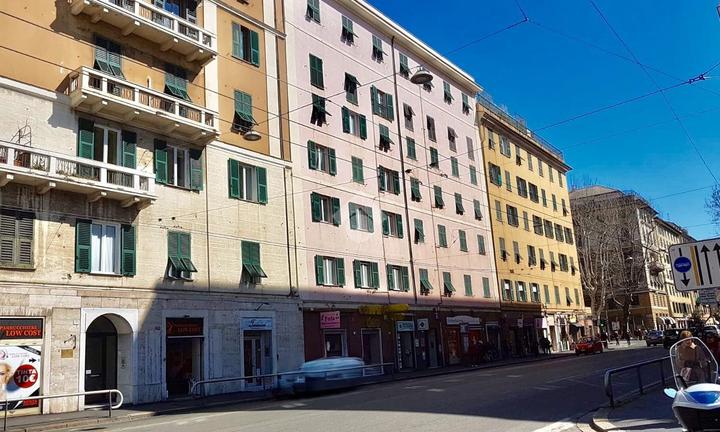 MAGAZZINO A GENOVA