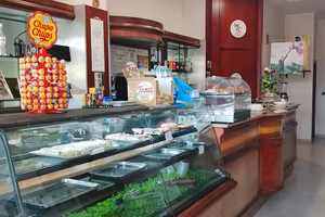 BAR ARREDATO - ZONA CENTRALE