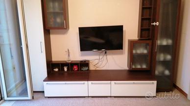 Parete da salone e accessori di arredo