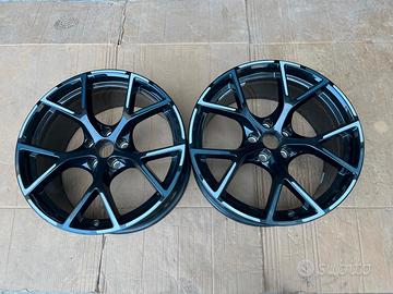 2 cerchi anteriori Audi rs3 da 19 pollici original