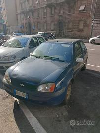 Auto Ford Fiesta 2000 . Neopatentati