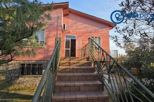 CASA SINGOLA CON PARCO E LOCALI ACCESSORI