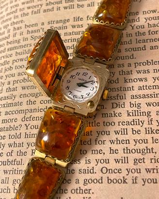 Orologio vintage Chaika con ambra del Baltico 1970