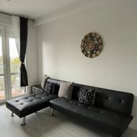 Divano letto in ecopelle nero