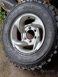 Cerchioni in lega scampanati con gomme 235, 75,15