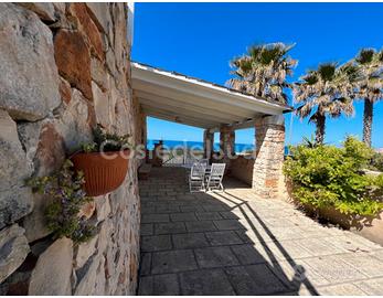 Tutta la stagionTrullo fronte mare 300settembre