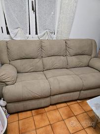divano e poltrona reclinabile 